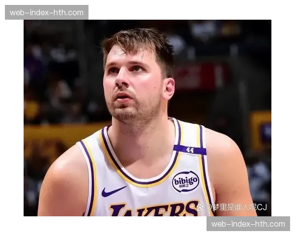 湖人东契奇进攻发动机：22投12中高效33分8助攻主导球队攻势